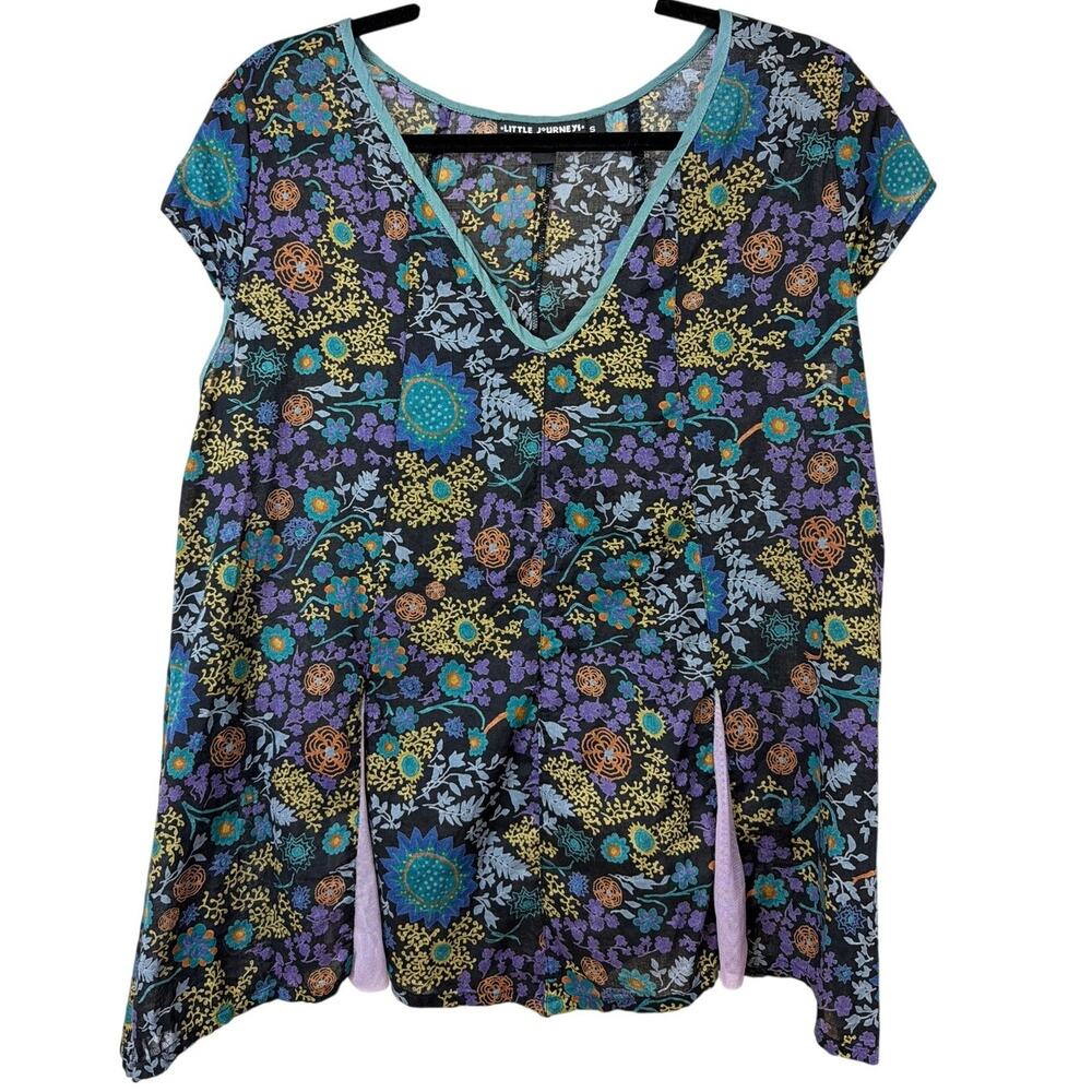 Little Journeys Chicago Multicolor V-Neck Mesh Detail Top Size S